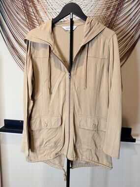 3 for $9 Serra tan hooded jacket EUC m M3642
